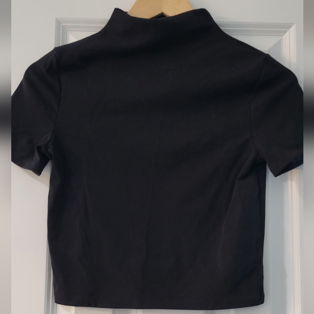Banana Republic Cropped Black Tee